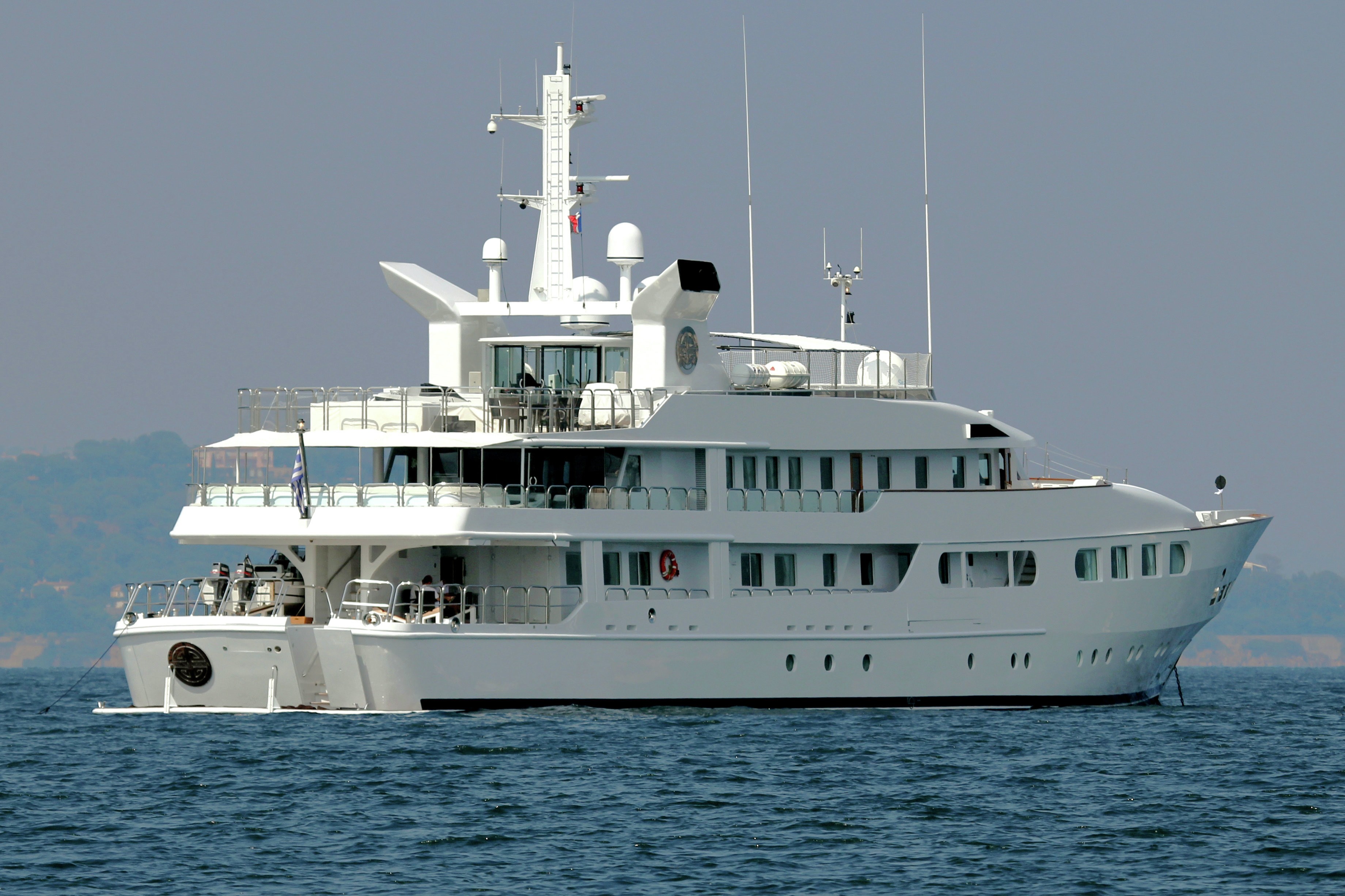 who owns magna grecia yacht